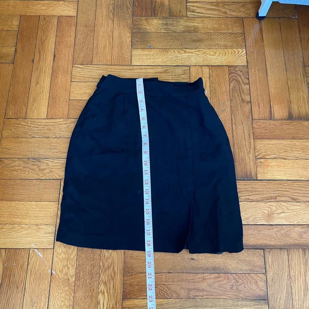 DKNY - Black mini Skirt - 100% Wool - Size 8